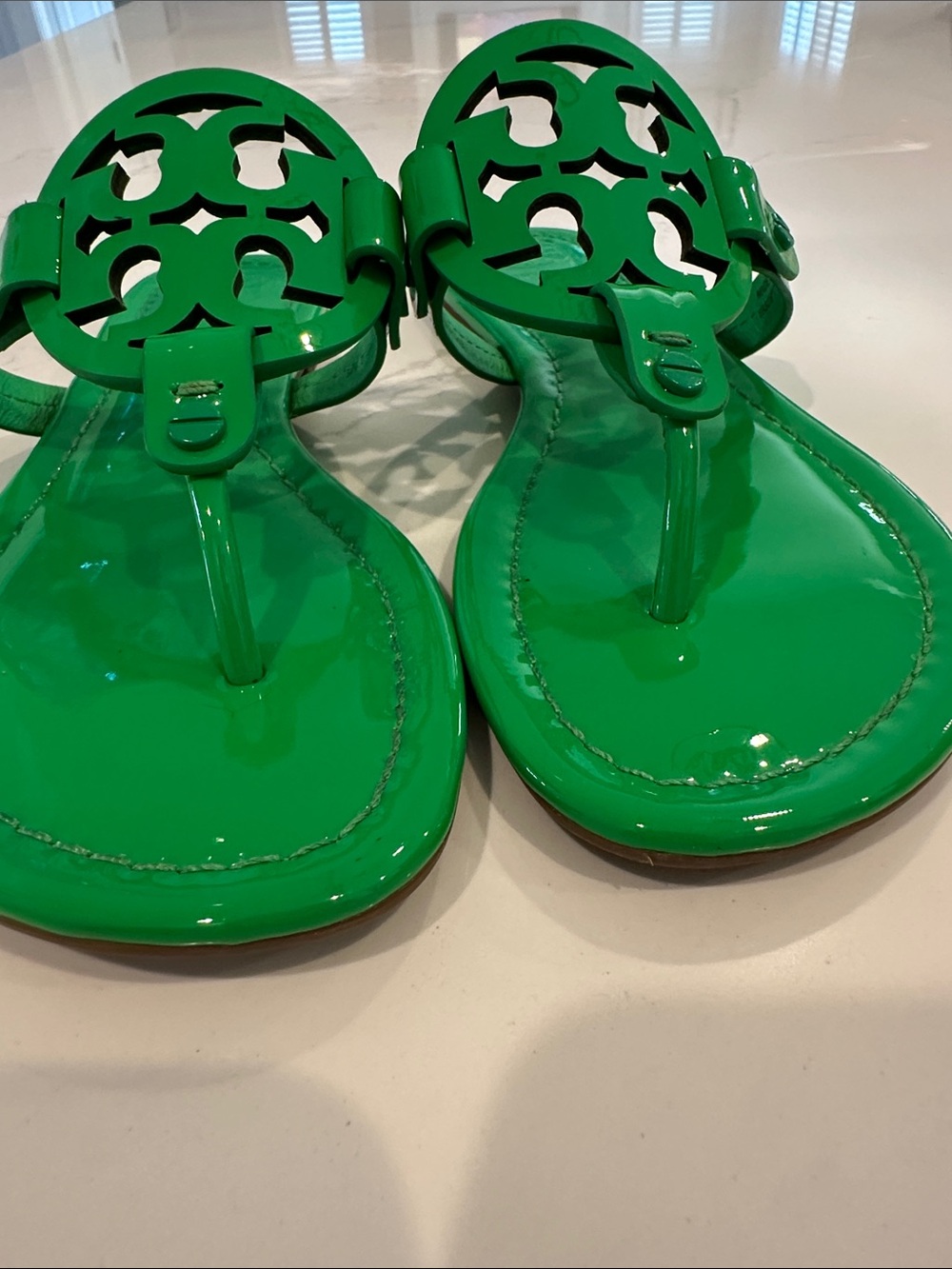 Tory Burch Green Patent Leather Miller Sandals Size 6 - Picture 2 of 8
